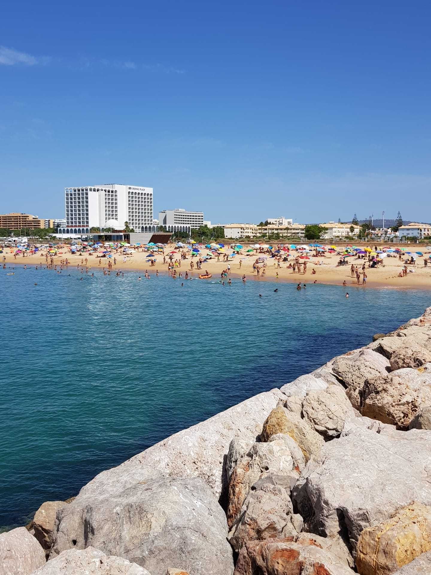 Apartamento em condomínio c/ Piscina junto à praia Quarteira/Vilamoura