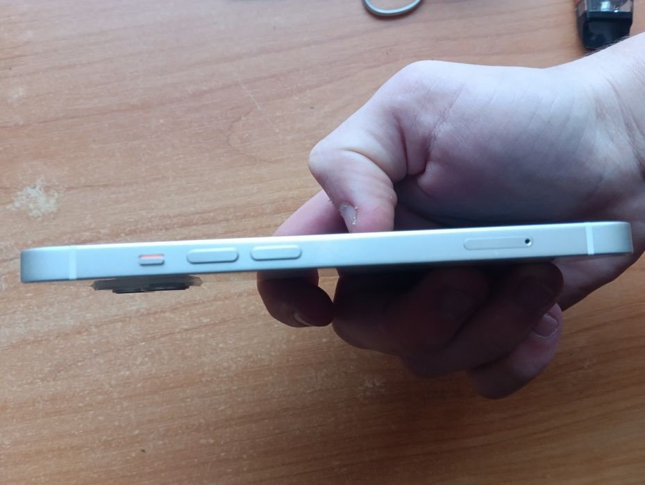 13 айфон, на запчасти