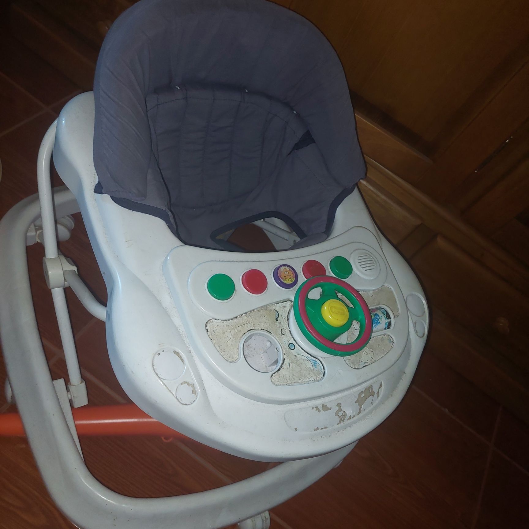 Carrinho de bebé e andador