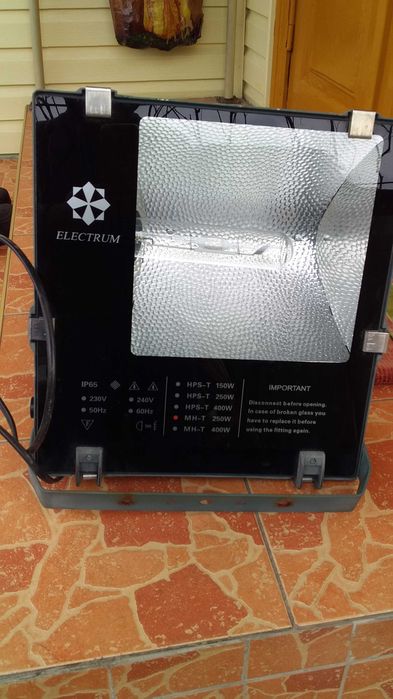Продам вуличний прожектор под металогалогену лампу 250вт