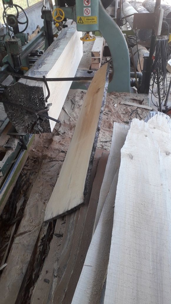 Vários tipos de Madeiras Serradas ou Aplainadas