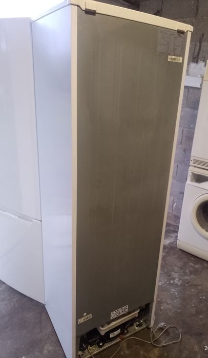 Frigorífico Kunft Combinado a funcionar perfeitamente