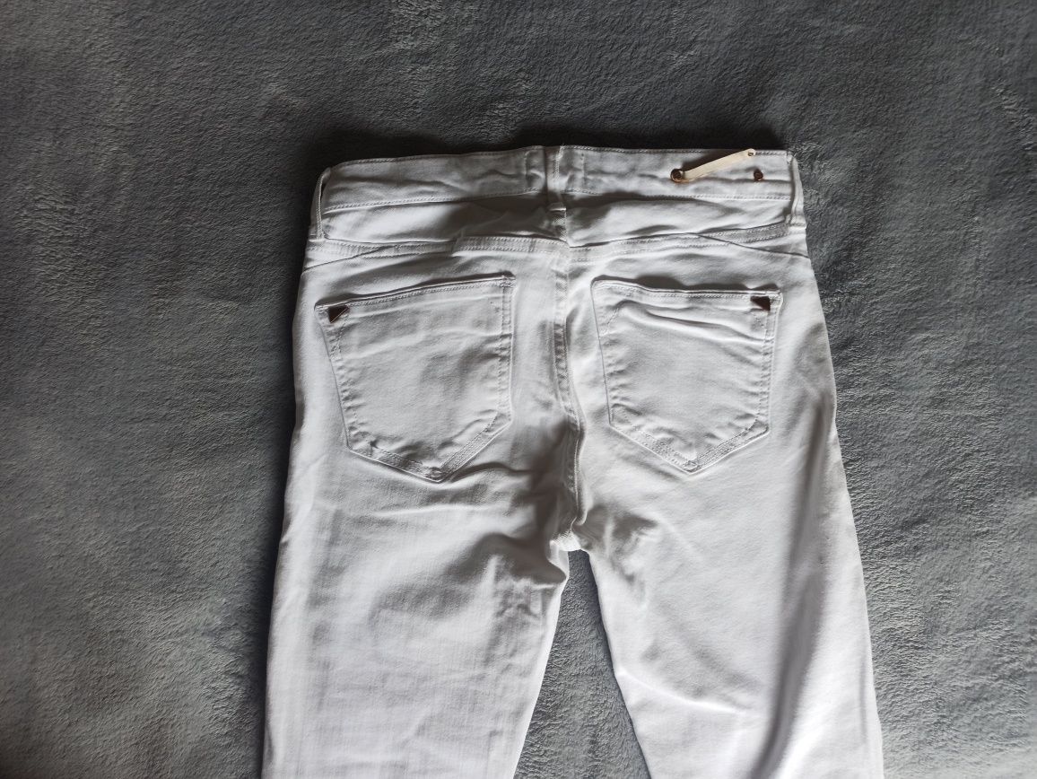 Białe spodnie skinny, 36