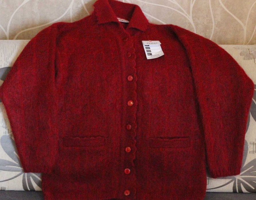 Светер жіночий шерстяний/Свитер женский.Подарунок для мами.