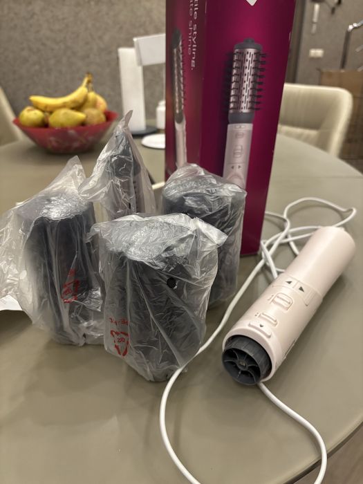 Продаю фен щетку Fhilips Air 7000