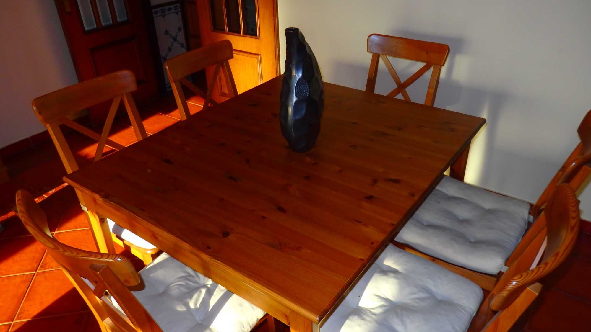 Mesa de Jantar sala com cadeiras (Tamanho variável)