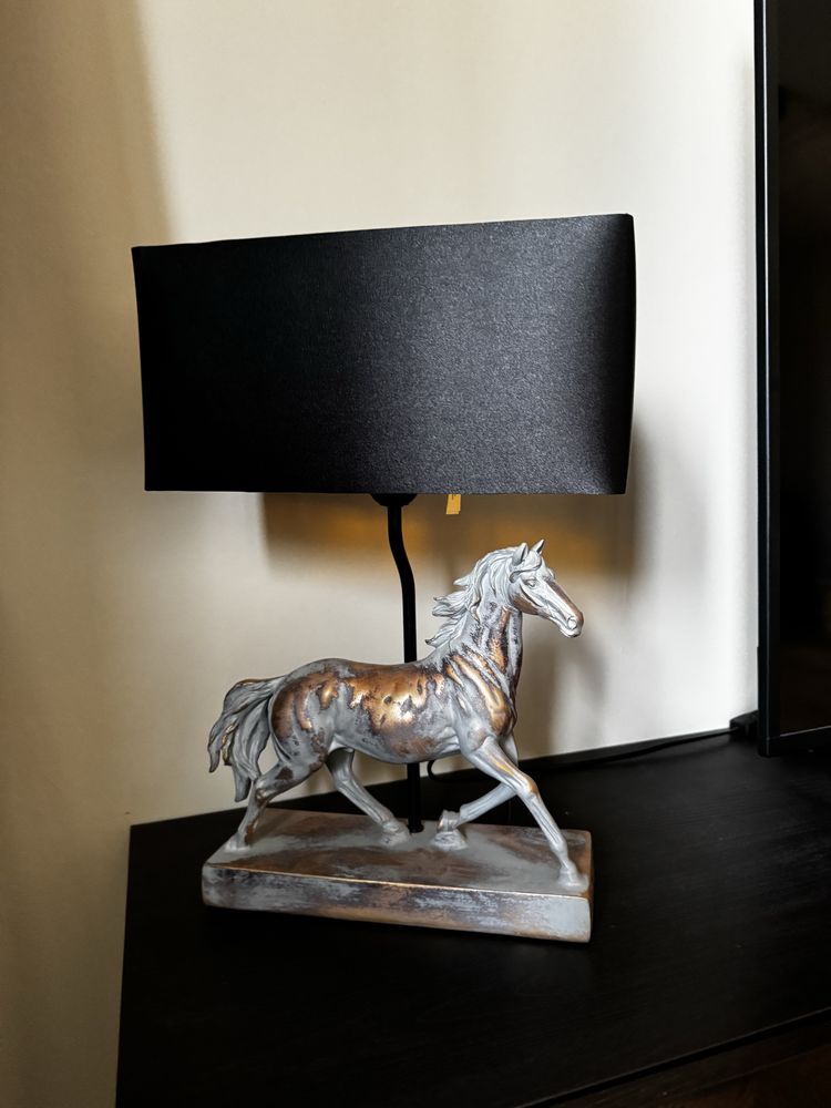 Lampa stolowa czarna