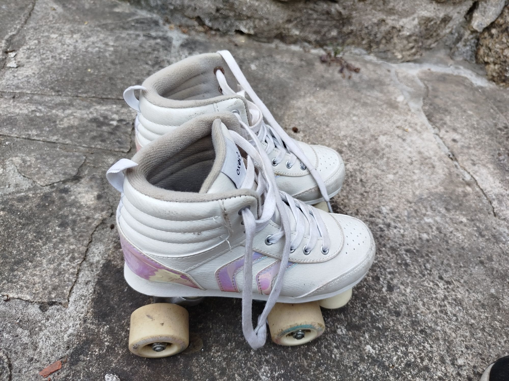 Patins brancos da oxelo.