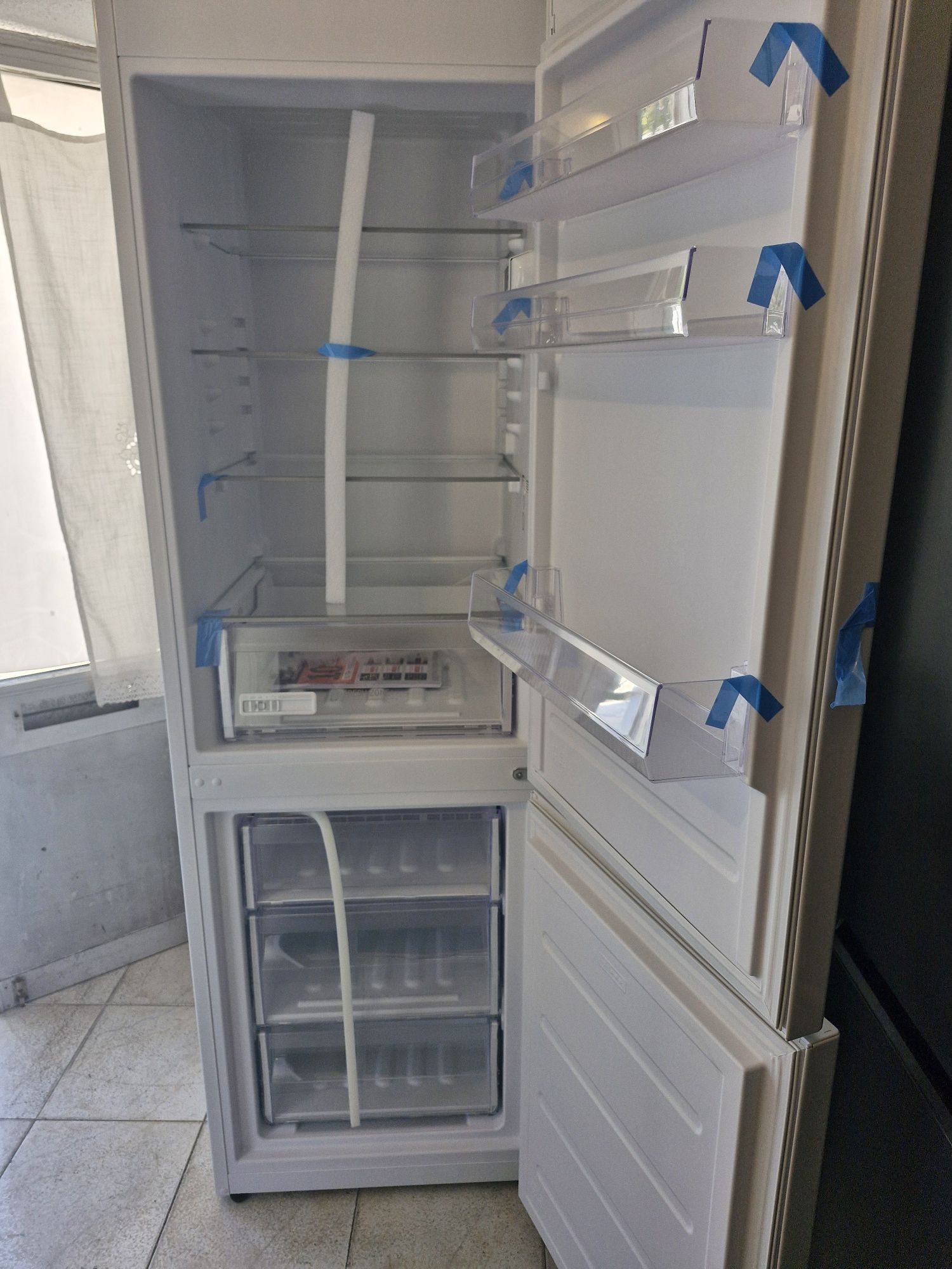 Frigorífico combinado ariston hotpoint no frost