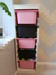 regał Ikea Trofast z pojemnikami