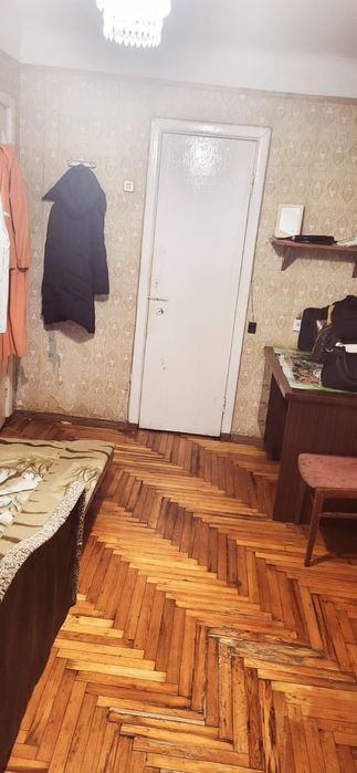 Продажа двухкомнатной квартиры в центре города.