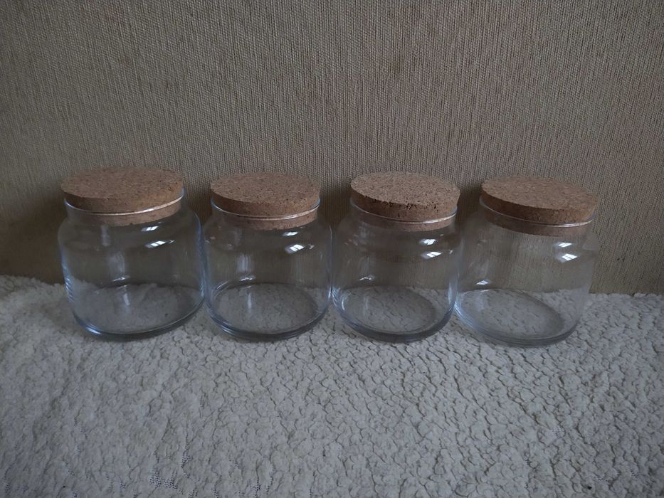 Słoiczki dekoracyjne z korkiem