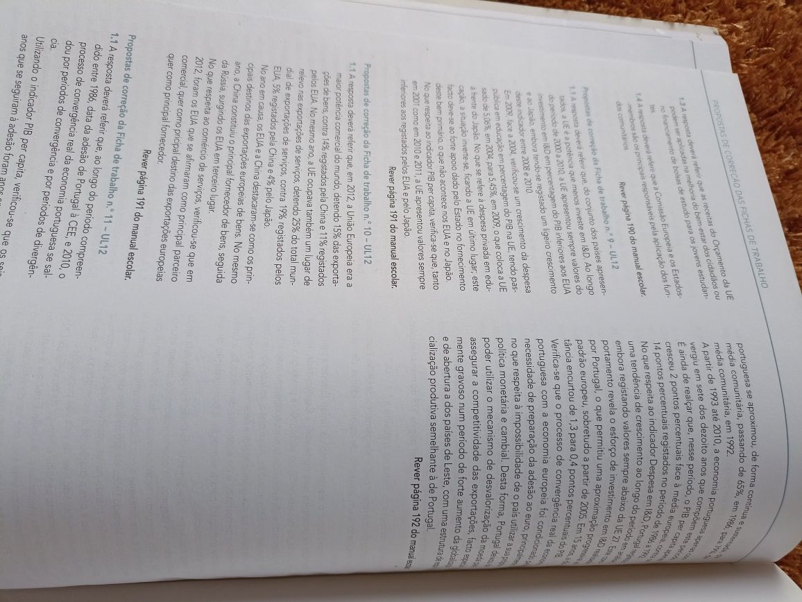 Caderno de atividades Economia A Plátano Editora