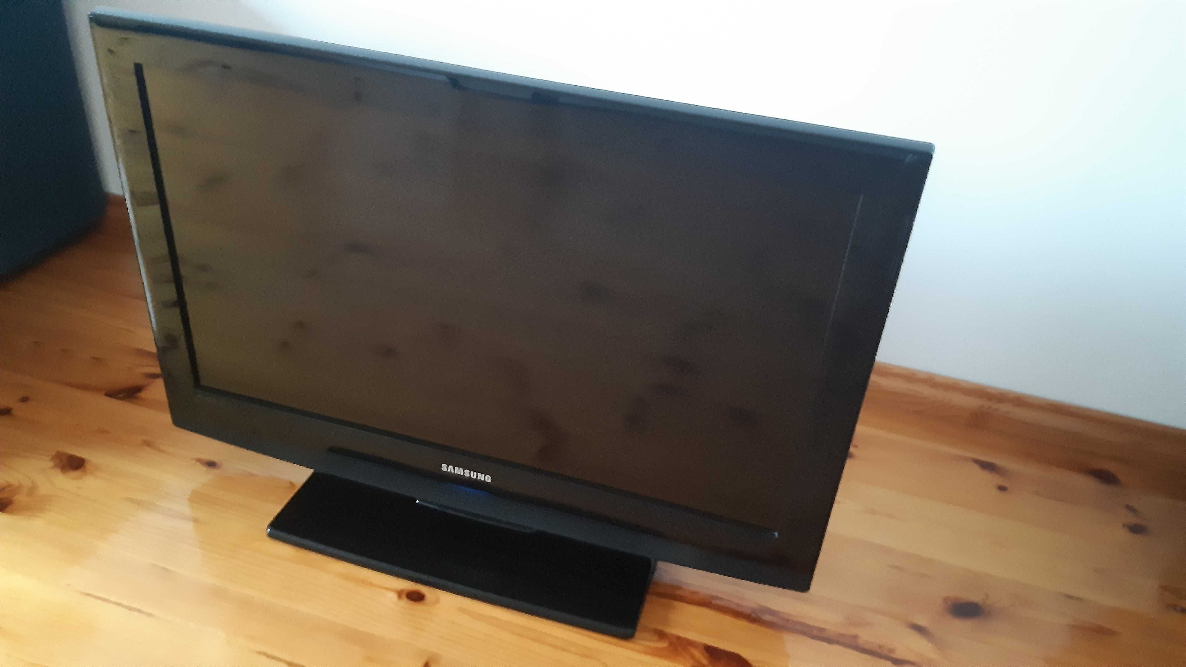 Telewizor Samsung LE32B350 32" + pilot + instrukcja + kabel