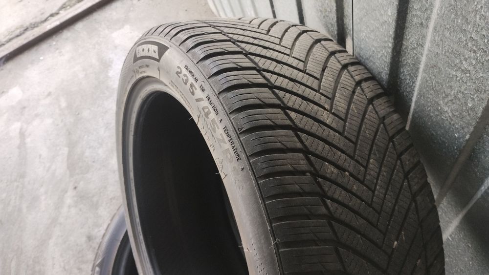 Opony wielosezonowe 235/45/18