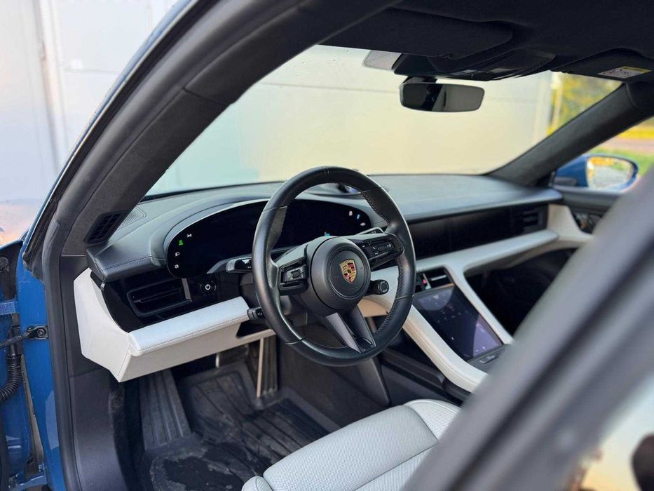 Porsche Taycan TURBO S 680km / Bogata Wersja