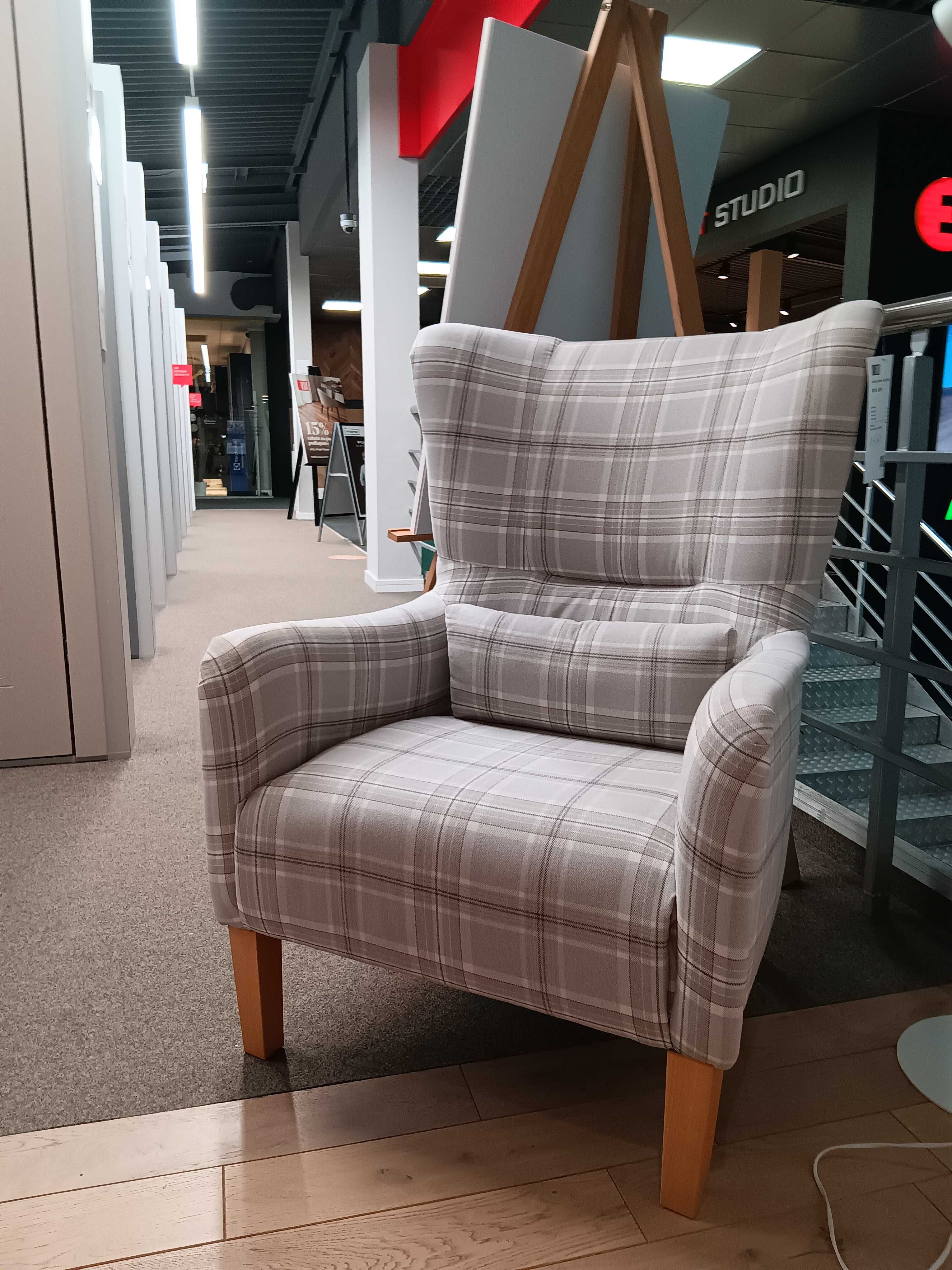 Fotel tapicerowany LOFT VOX