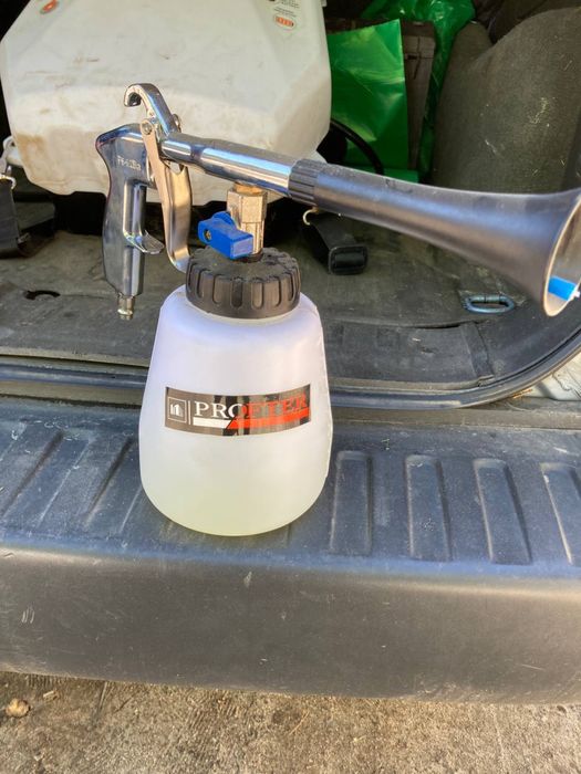 Продам торнадор для хімчистки салону.