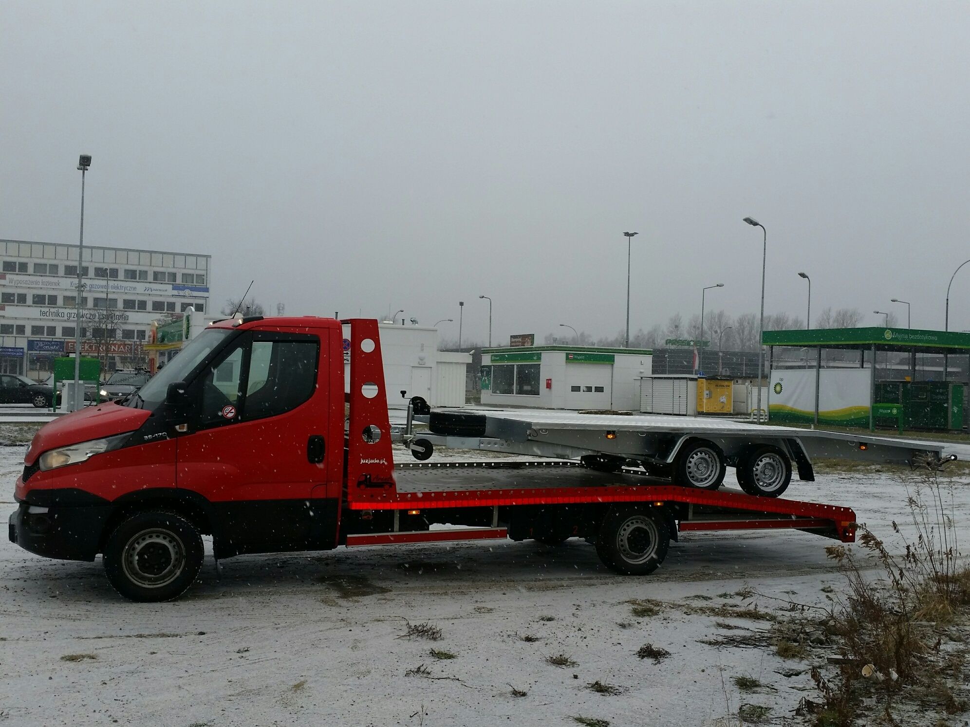 Autolaweta laweta wynajem wypożyczalnia lawet transport holowanie bus