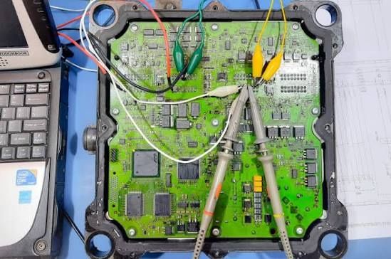 Naprawa elektroniki samochodowej