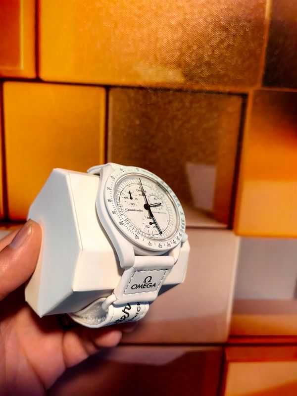 Swatch x Omega Bioceramic MoonswatchMission To MoonphaseSnoopySO33W700