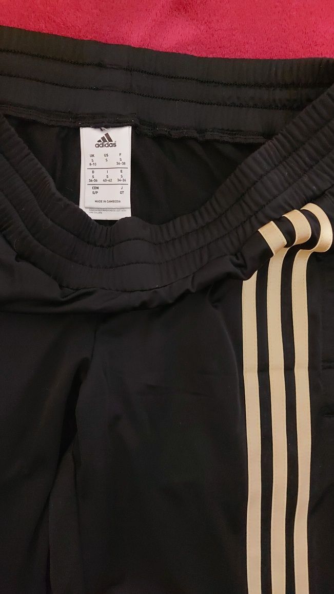 Продам спортивный костюм Adidas