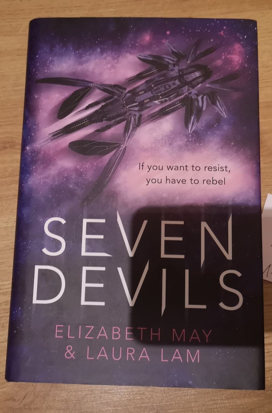 Seven devils Elizabeth May, Laura Lam Illumicrate