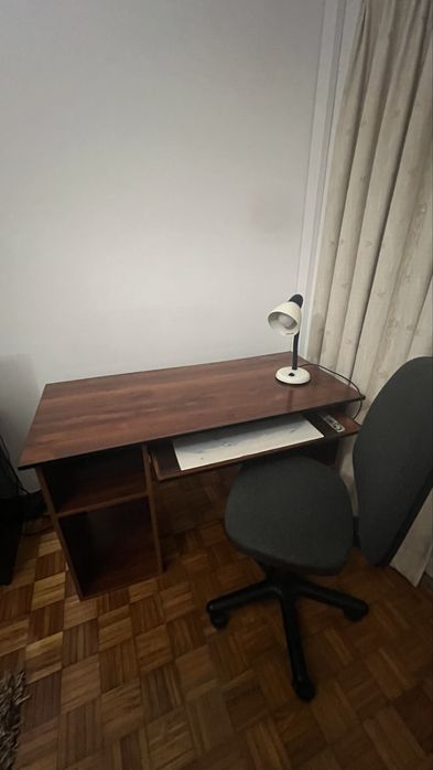 Secretária tipo escritório