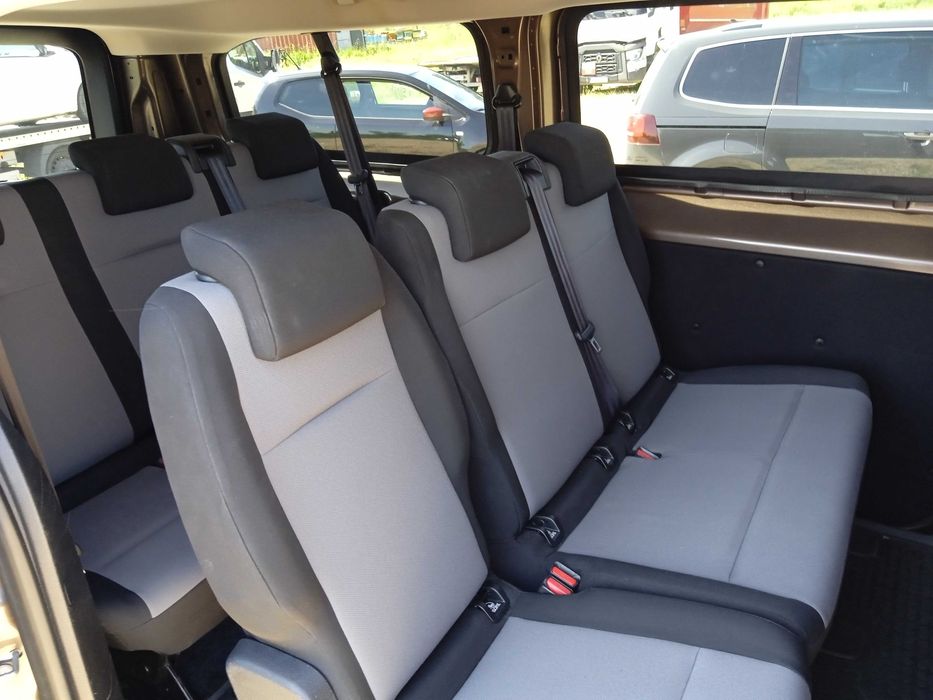 Wynajem Peugeot Traveller LONG 9 osób Toyota Proace LONG 9 osób