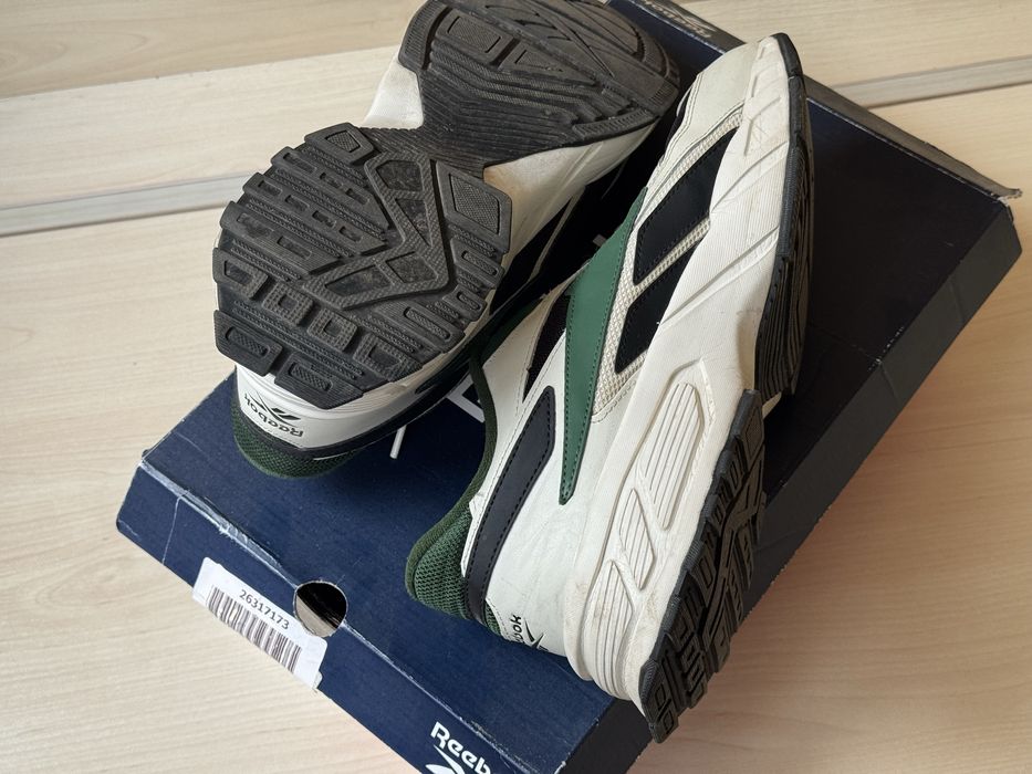 Кросівки reebok. Туфлі. Черевики carlo pazolini. Respect