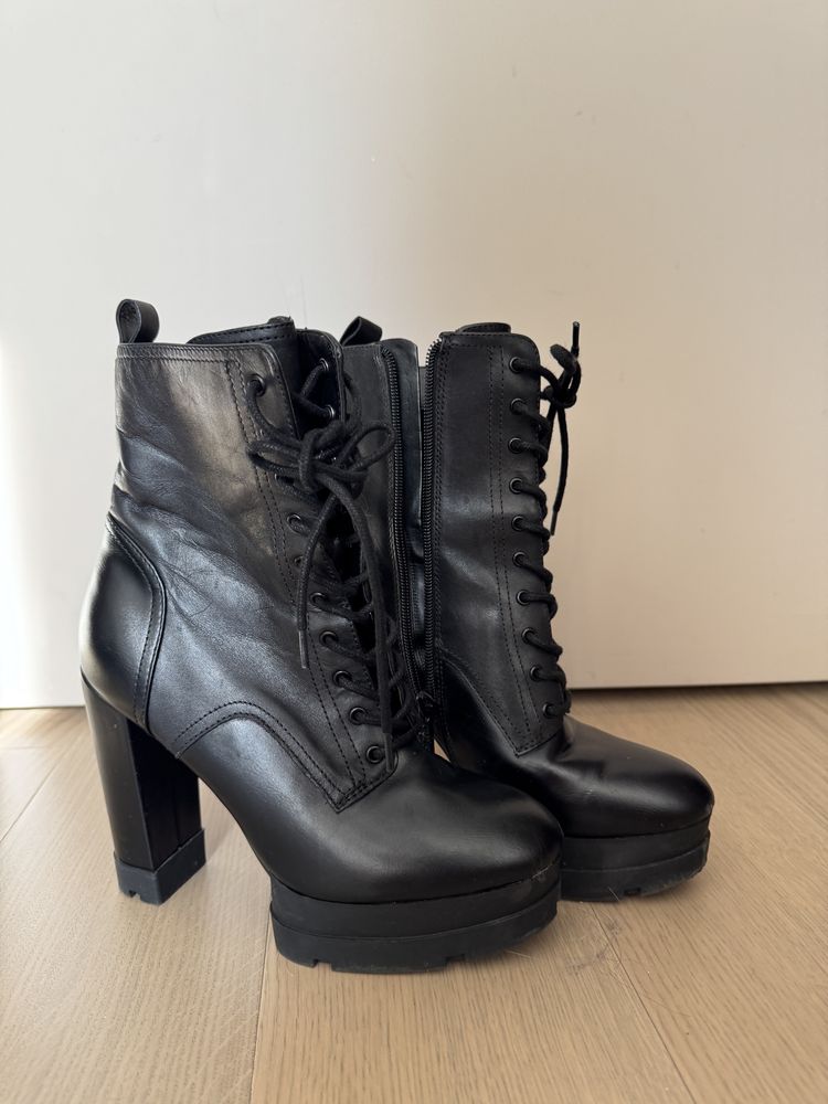 Продам ботинки на каблуке Guess, одеты 2 раза. Покупались в оф.магазин