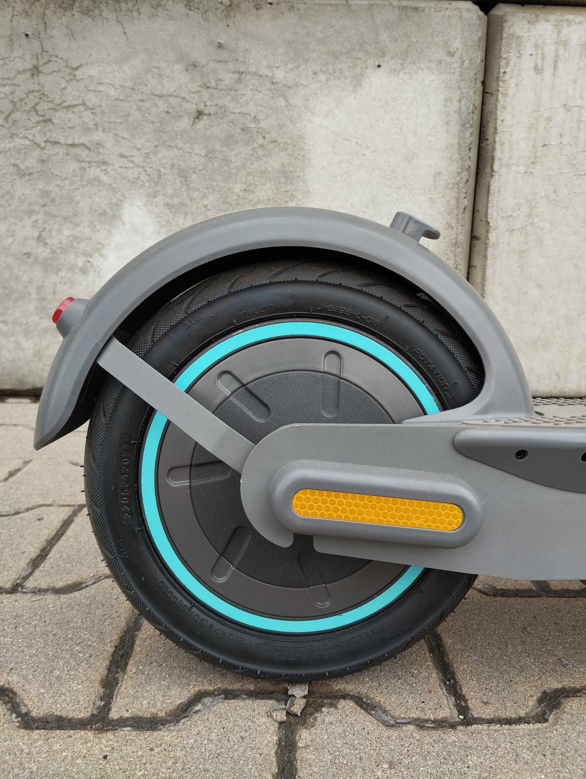 OKAZJA Hulajnoga elektryczna Motus Scooty 10