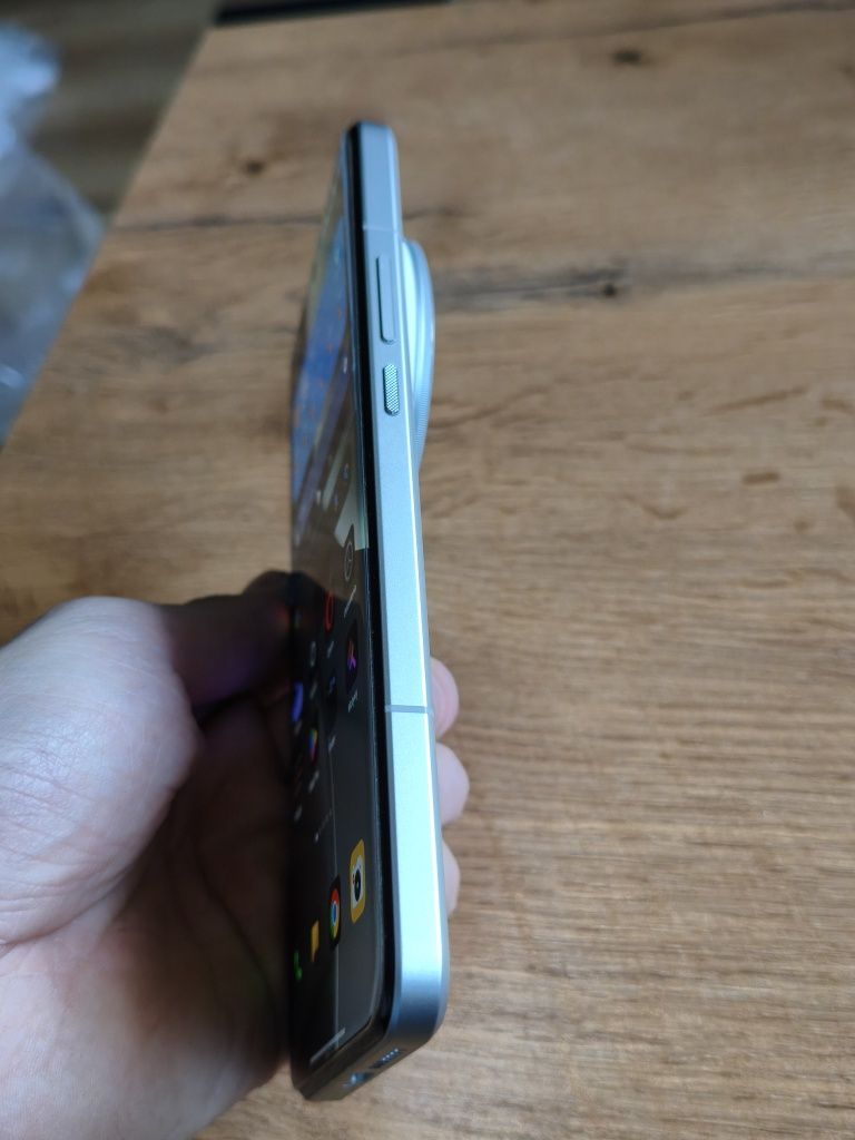 Xiaomi 15 Ultra 16/512 wersja globalna, stan idealny ładowarka gratis
