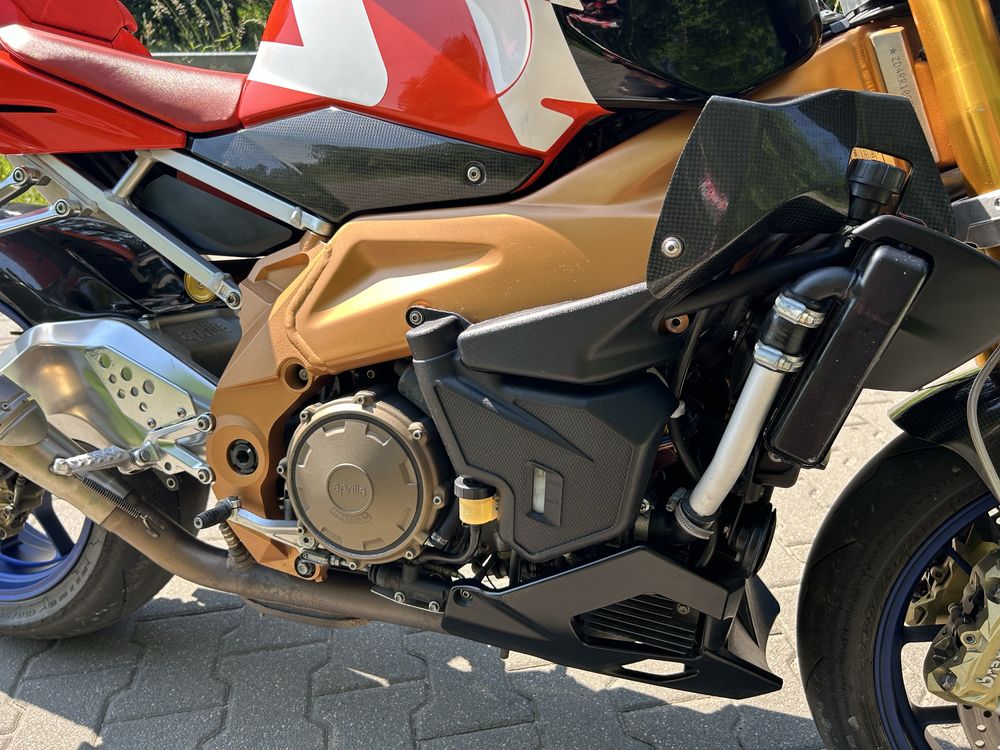 Aprilla RSV1000R Tuono Factory