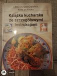 Książka kucharska ze szczegółowymi instrukcjami