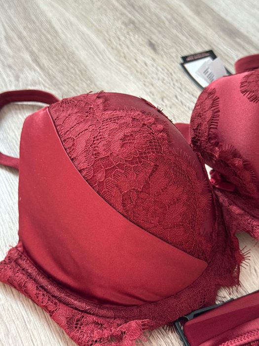 Комплект білизни Noir ( hunkemöller)