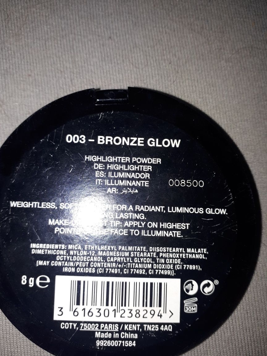 L'Oreal facefinity highlighter powder