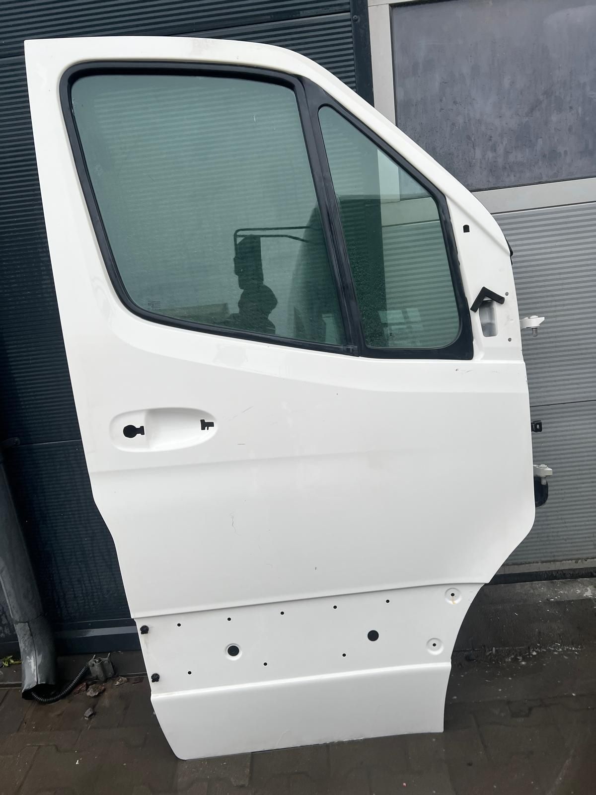 Drzwi prawe przednie Mercedes sprinter 907