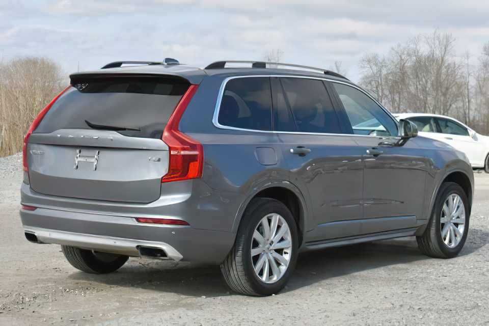 2016 Volvo XC90 T6 Momentum