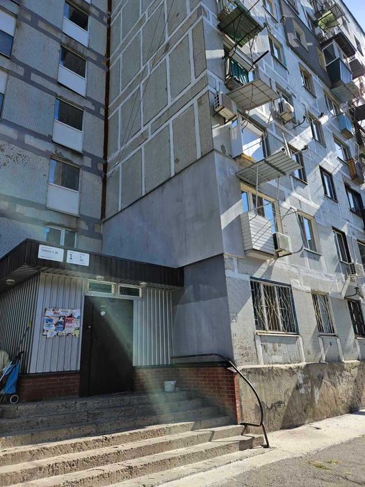 Продам 1к малосемейку, Тополь-2, дом 26.