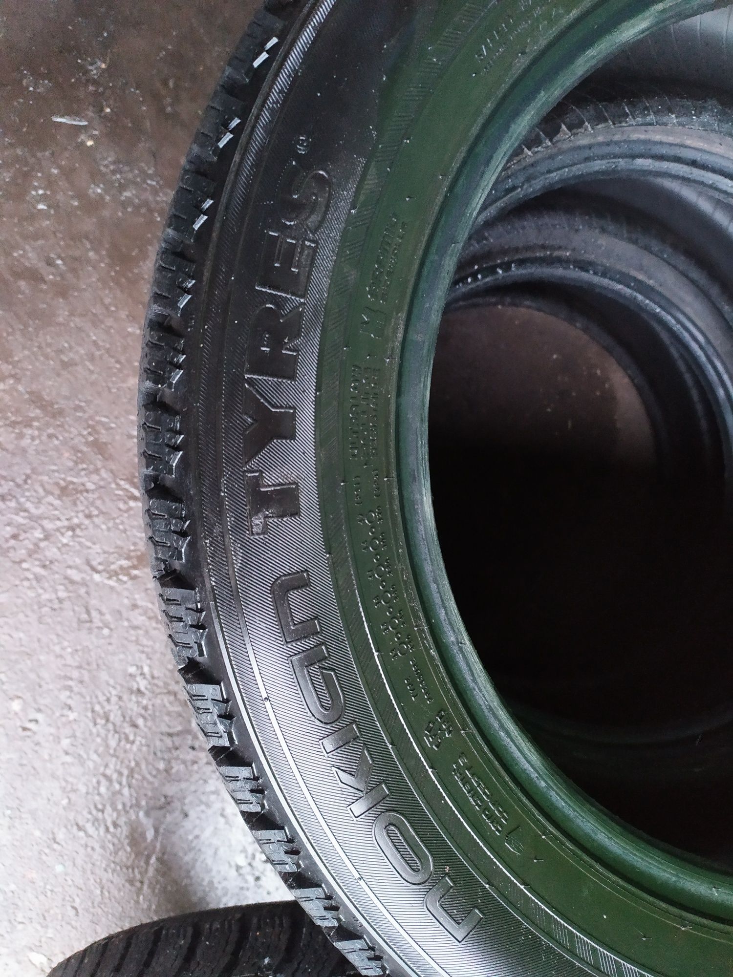Резина Nokian Tyres 215/60 R17
