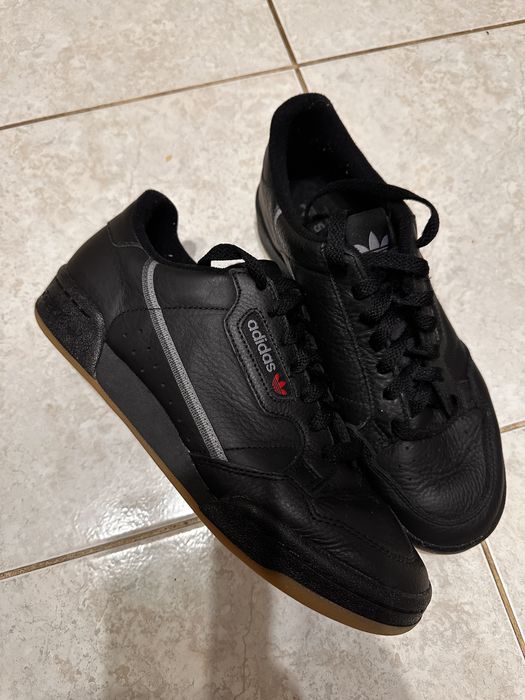 Кросівки adidas continental