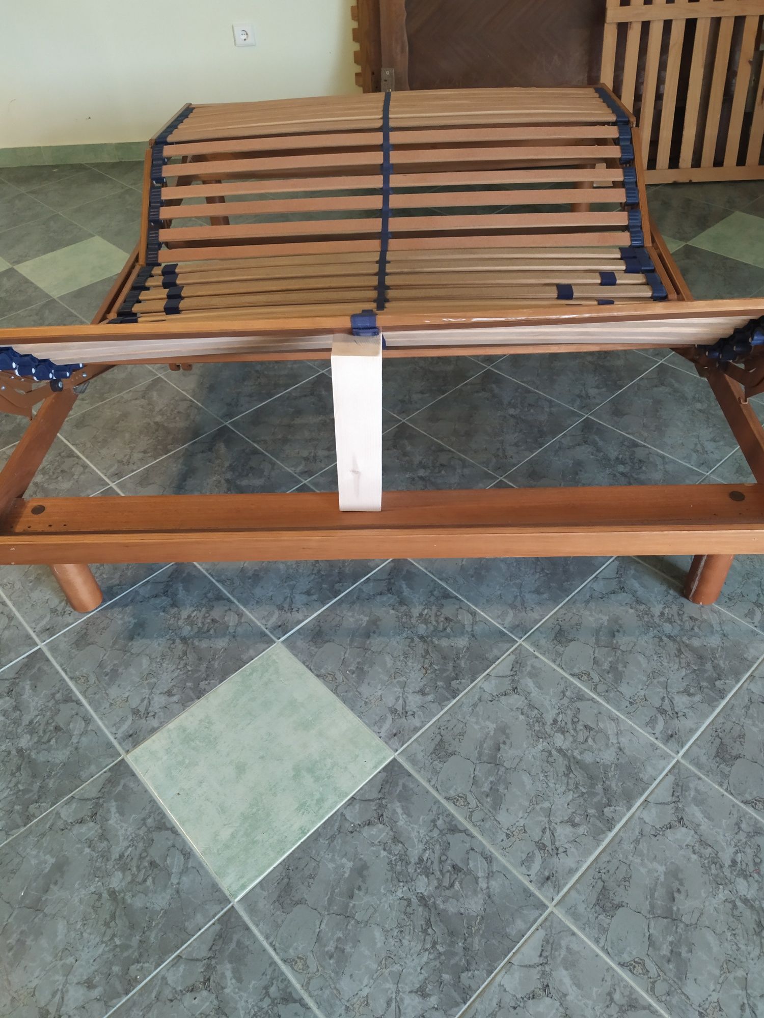 Estrado com pés 1,90 x 1,40