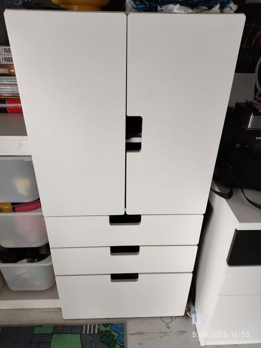 Łóżko piętrowe z biurkiem, szafą, komodą i materacem