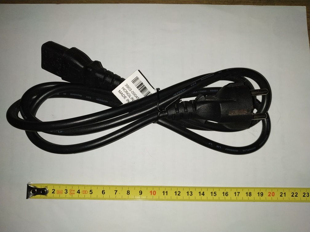 Тяжелый, качественный, брендовый кабель для компьютера и т.п.
Раз объя