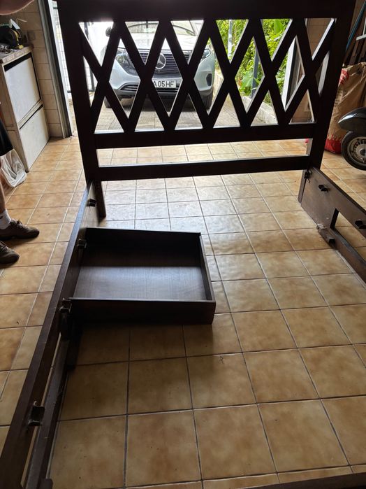 Vendo cama casal em castanho