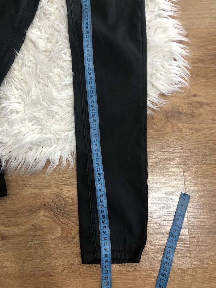 Woskowane spodnie damskie Primark