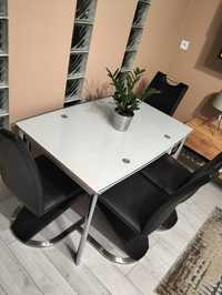 Stół  plus 4 krzesła stan idealny