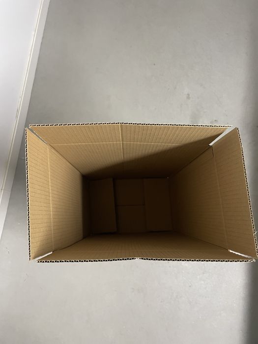 Caixa de Cartão Caixa A: 60,2cm L: 23,7cm C: 36,1cm