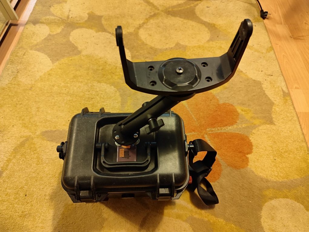 Echosonda Garmin Striker plus 7 SV z akumulatorem zestaw
